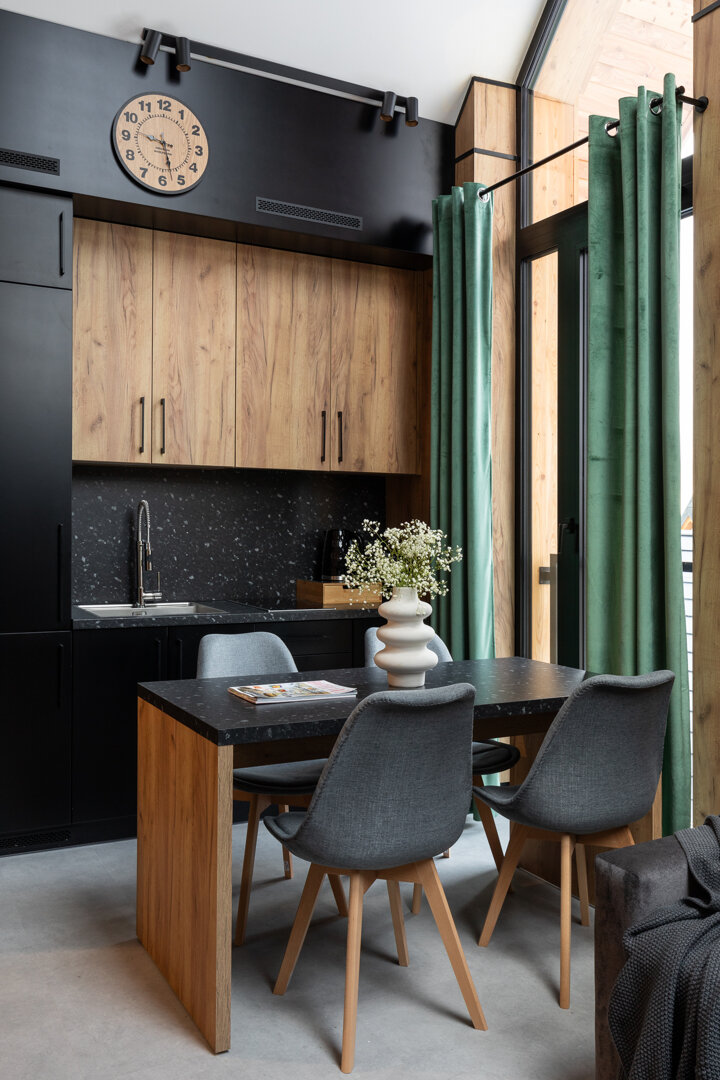 CYRHLA APARTAMENTY SPÓŁKA Z OGRANICZONĄ ODPOWIEDZIALNOŚCIĄ - 3
